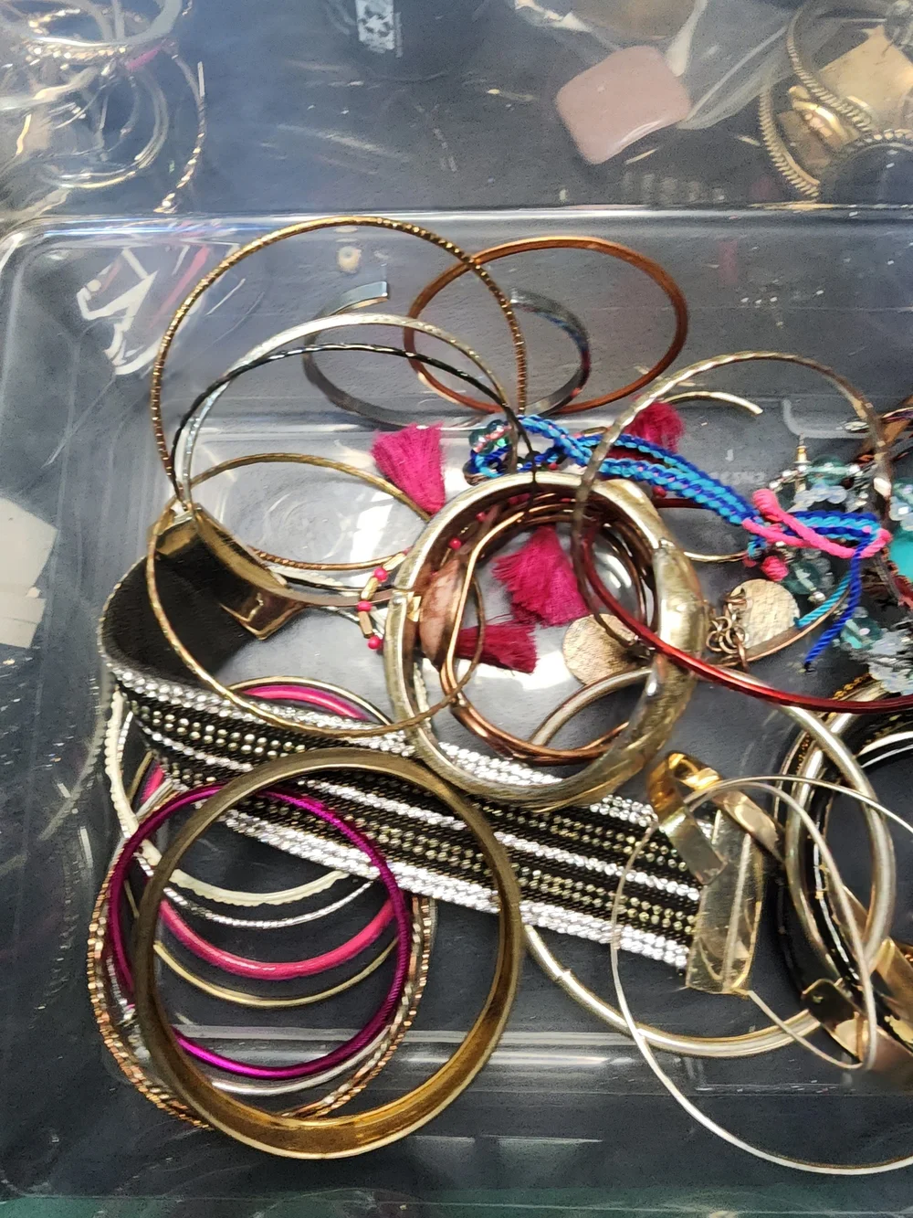 1lb Mixed Women’s Gold and Pink Bangle Bracelet Set May Or May Not Have Matches